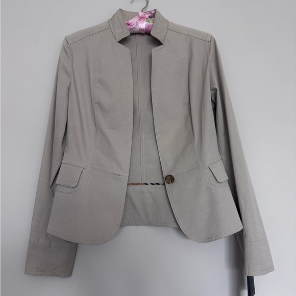 NWT Burberry jacket - 38 - Picture 2 of 12